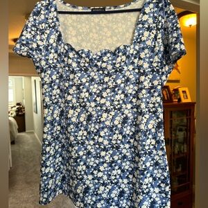 Fashion Now blue top with white flowers. Size XL. SOLD
